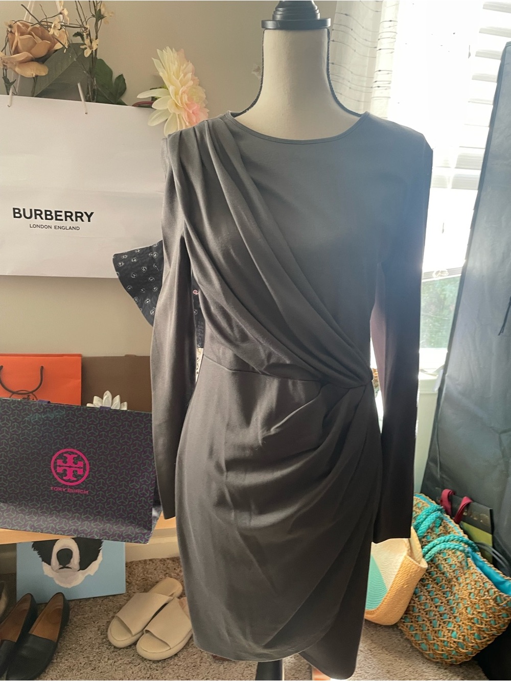 W118 Walter Baker Woman’s Dress in SZ M in gently used condition